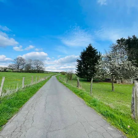 Ferienwohnung Kreuztal * 克罗伊茨塔尔