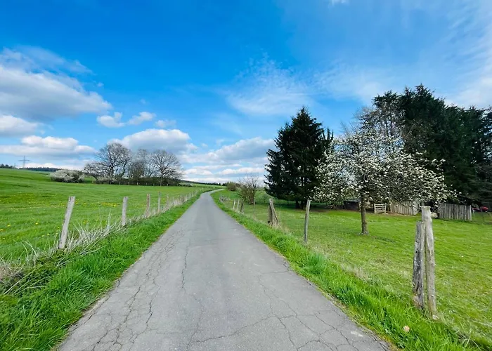 Ferienwohnung Kreuztal * 克罗伊茨塔尔